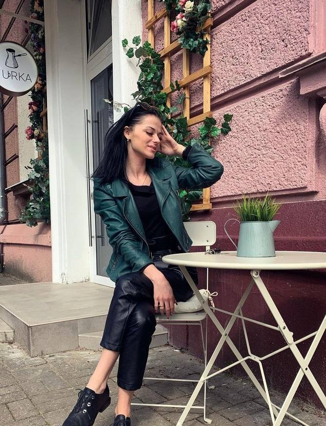 🎥 Ева привлекальеная девушка из Екатеринбурга цена от 3000 руб