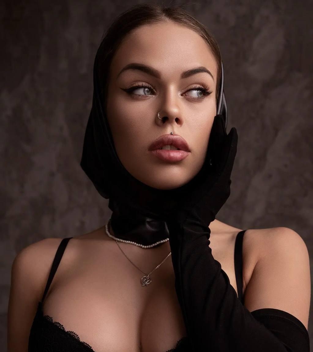 Полина привлекальеная девушка из Екатеринбурга цена от 6000 руб