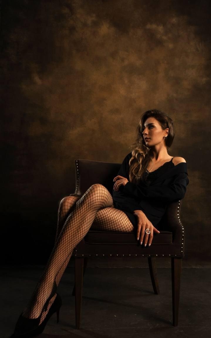 Зарина привлекальеная девушка из Екатеринбурга цена от 5000 руб