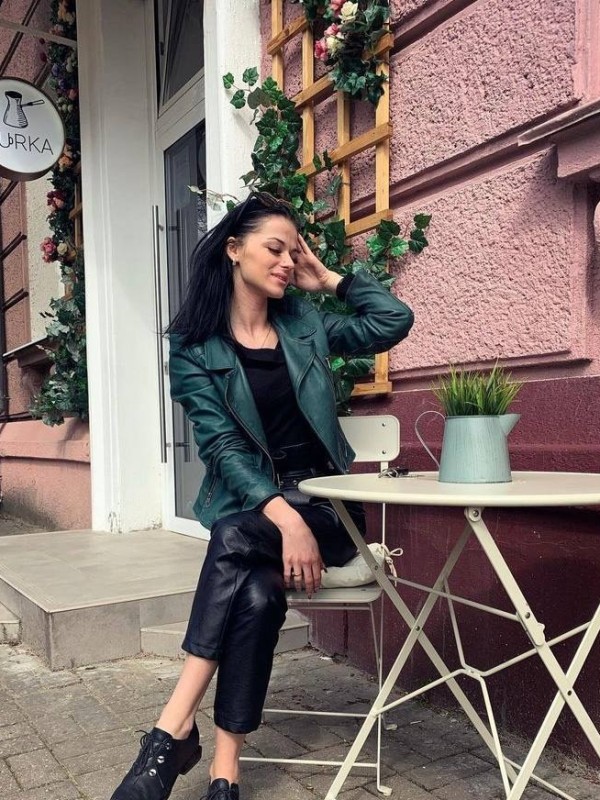 🎥 Ева привлекательная девушка из Екатеринбурга цена от 3000 руб