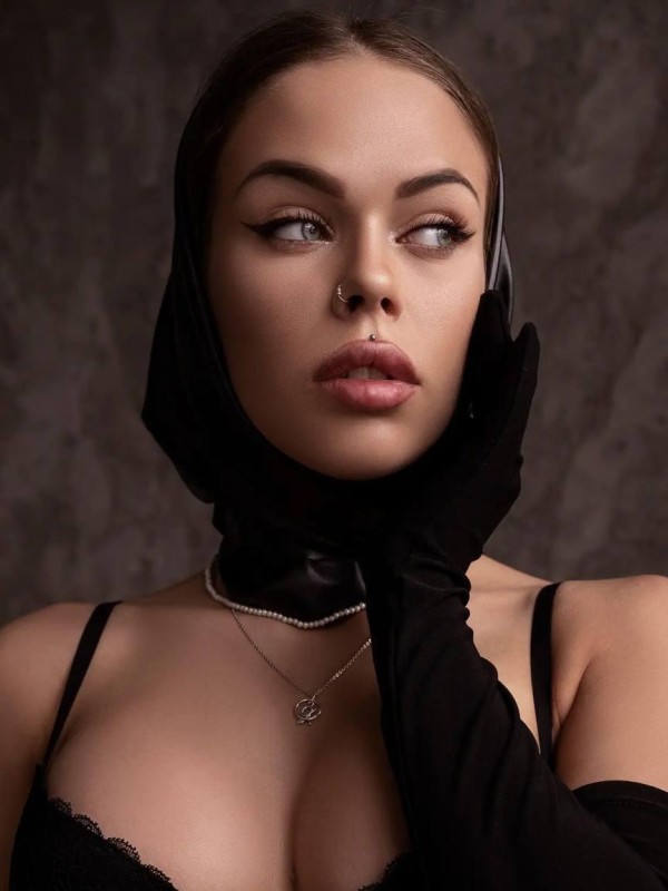 Полина привлекательная девушка из Екатеринбурга цена от 6000 руб