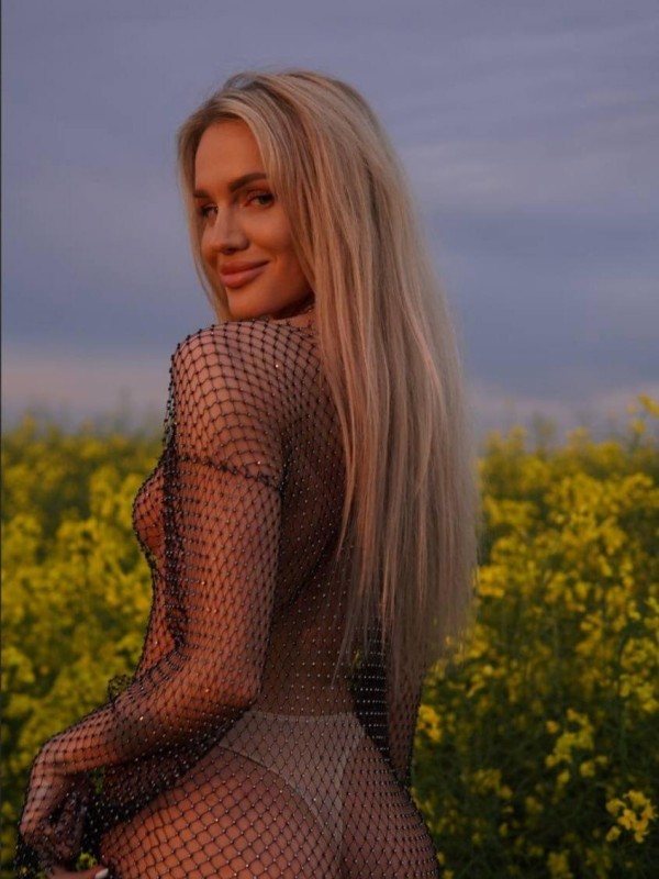 Карина привлекательная девушка из Екатеринбурга цена от 7000 руб